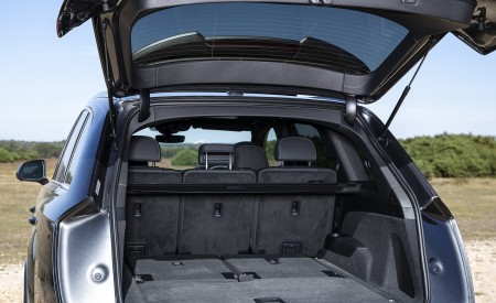 2020 Audi Q7 (UK-Spec) Trunk Wallpapers 450x275 (67)