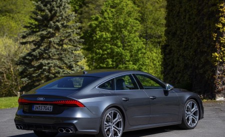 2020 Audi S7 Sportback TDI (Color: Daytona Grey) Rear Three-Quarter Wallpapers 450x275 (48)