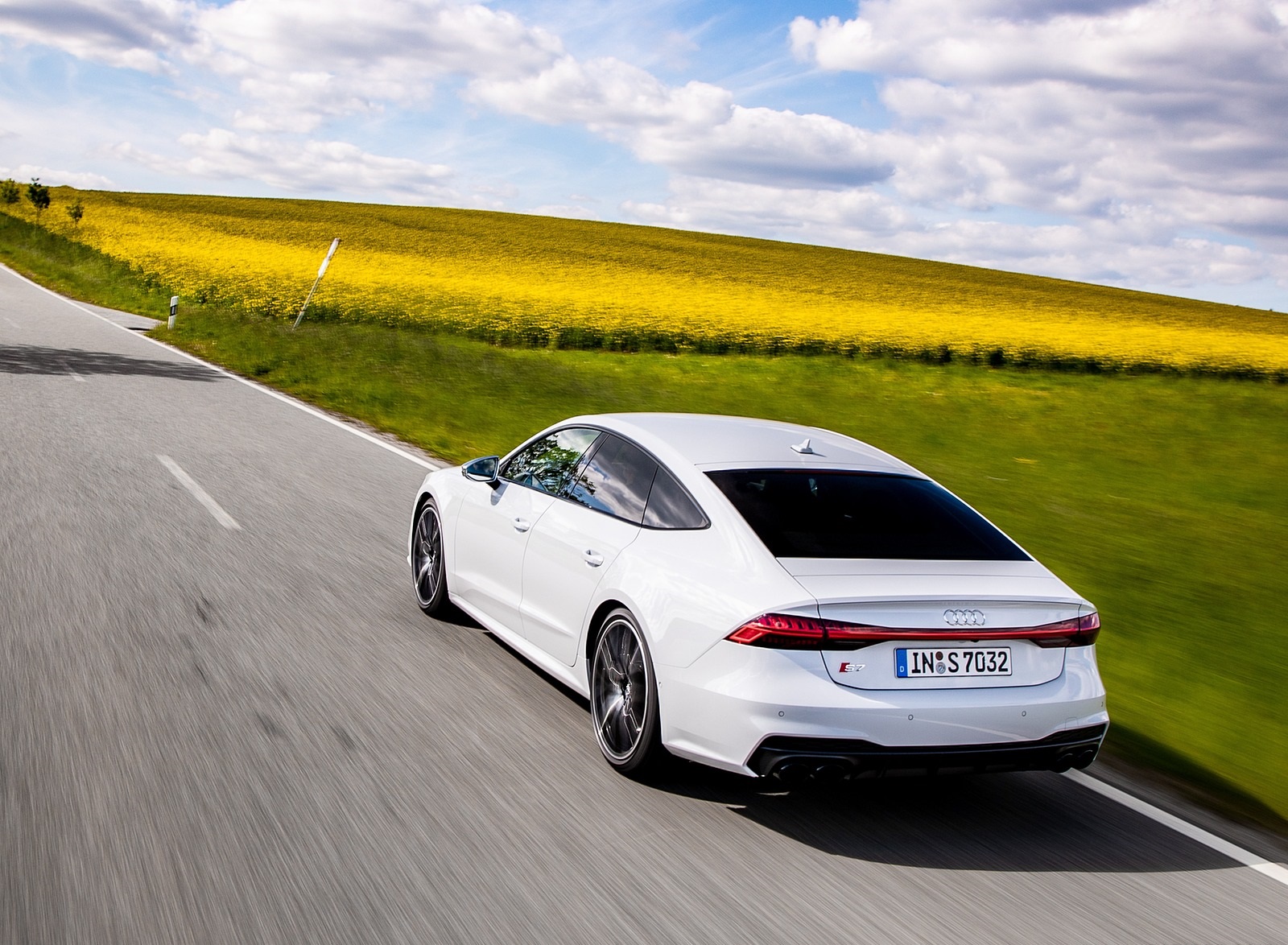 2020 Audi S7 Sportback TDI (Color: Glacier White) Rear Three-Quarter Wallpapers  #10 of 88