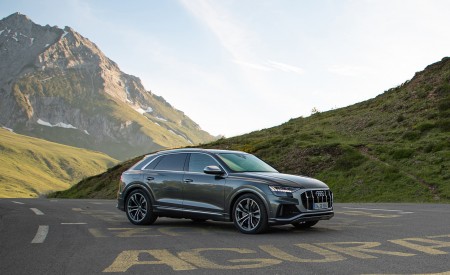 2020 Audi SQ8 TDI (Color: Daytona Gray) Front Three-Quarter Wallpapers 450x275 (25)
