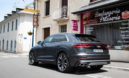 2020 Audi SQ8 TDI (Color: Daytona Gray) Rear Three-Quarter Wallpapers 450x275 (20)