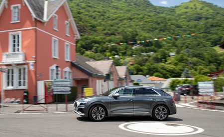 2020 Audi SQ8 TDI (Color: Daytona Gray) Side Wallpapers 450x275 (21)