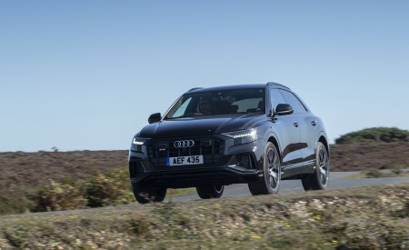 2020 Audi SQ8 TDI quattro (UK-Spec) Front Three-Quarter Wallpapers 450x275 (78)
