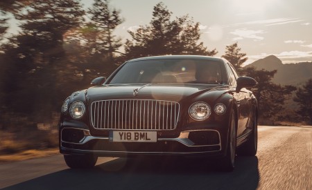 2020 Bentley Flying Spur (Color: Cricket Ball) Front Wallpapers 450x275 (113)