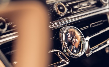 2020 Bentley Flying Spur (Color: Cricket Ball) Interior Detail Wallpapers 450x275 (126)