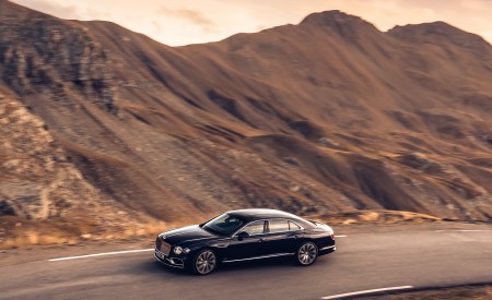 2020 Bentley Flying Spur (Color: Dark Sapphire) Front Three-Quarter Wallpapers 450x275 (4)