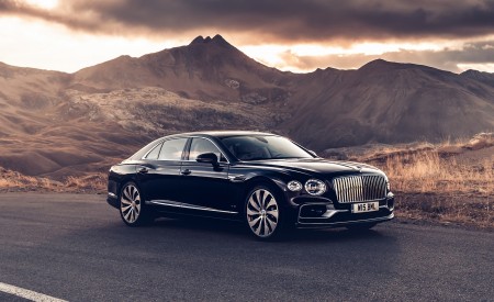 2020 Bentley Flying Spur (Color: Dark Sapphire) Front Three-Quarter Wallpapers 450x275 (9)