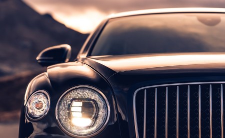 2020 Bentley Flying Spur (Color: Dark Sapphire) Headlight Wallpapers 450x275 (16)
