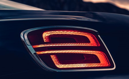 2020 Bentley Flying Spur (Color: Dark Sapphire) Tail Light Wallpapers 450x275 (14)