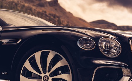 2020 Bentley Flying Spur (Color: Dark Sapphire) Wheel Wallpapers 450x275 (13)