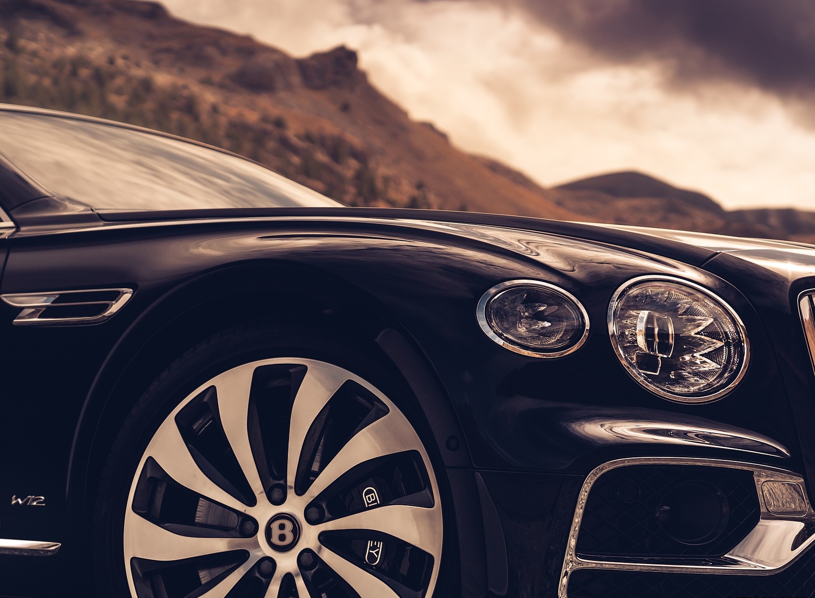 2020 Bentley Flying Spur (Color: Dark Sapphire) Wheel Wallpapers (13)