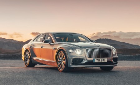 2020 Bentley Flying Spur (Color: Extreme Silver) Front Three-Quarter Wallpapers 450x275 (64)