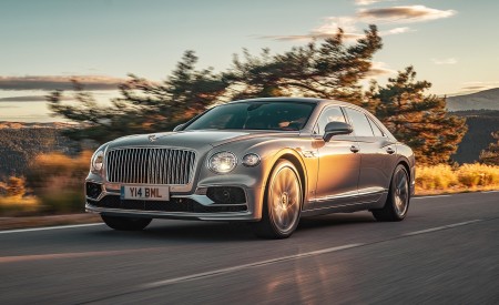 2020 Bentley Flying Spur (Color: Extreme Silver) Front Three-Quarter Wallpapers 450x275 (54)
