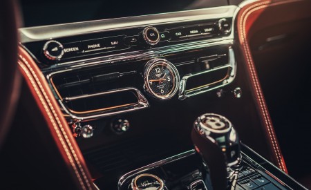 2020 Bentley Flying Spur (Color: Extreme Silver) Interior Detail Wallpapers 450x275 (74)