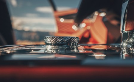 2020 Bentley Flying Spur (Color: Extreme Silver) Interior Detail Wallpapers 450x275 (75)