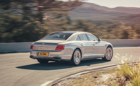 2020 Bentley Flying Spur (Color: Extreme Silver) Rear Three-Quarter Wallpapers 450x275 (58)