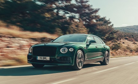 2020 Bentley Flying Spur (Color: Verdant) Front Three-Quarter Wallpapers 450x275 (25)