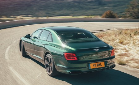 2020 Bentley Flying Spur (Color: Verdant) Rear Three-Quarter Wallpapers 450x275 (31)