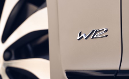 2020 Bentley Flying Spur (Color: White Sand) Badge Wallpapers 450x275 (100)