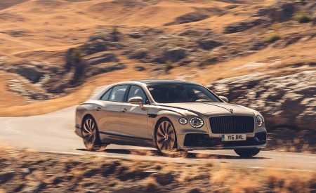2020 Bentley Flying Spur (Color: White Sand) Front Three-Quarter Wallpapers 450x275 (82)