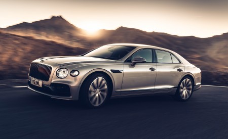 2020 Bentley Flying Spur (Color: White Sand) Front Three-Quarter Wallpapers 450x275 (95)