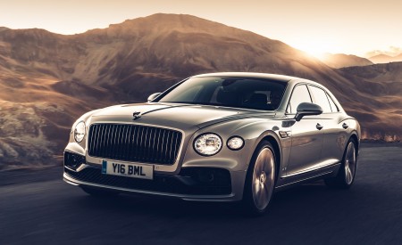 2020 Bentley Flying Spur (Color: White Sand) Front Three-Quarter Wallpapers 450x275 (86)