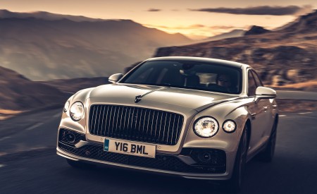 2020 Bentley Flying Spur (Color: White Sand) Front Wallpapers 450x275 (88)