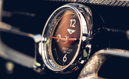 2020 Bentley Flying Spur (Color: White Sand) Interior Detail Wallpapers 450x275 (105)