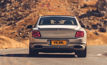 2020 Bentley Flying Spur (Color: White Sand) Rear Wallpapers 450x275 (91)