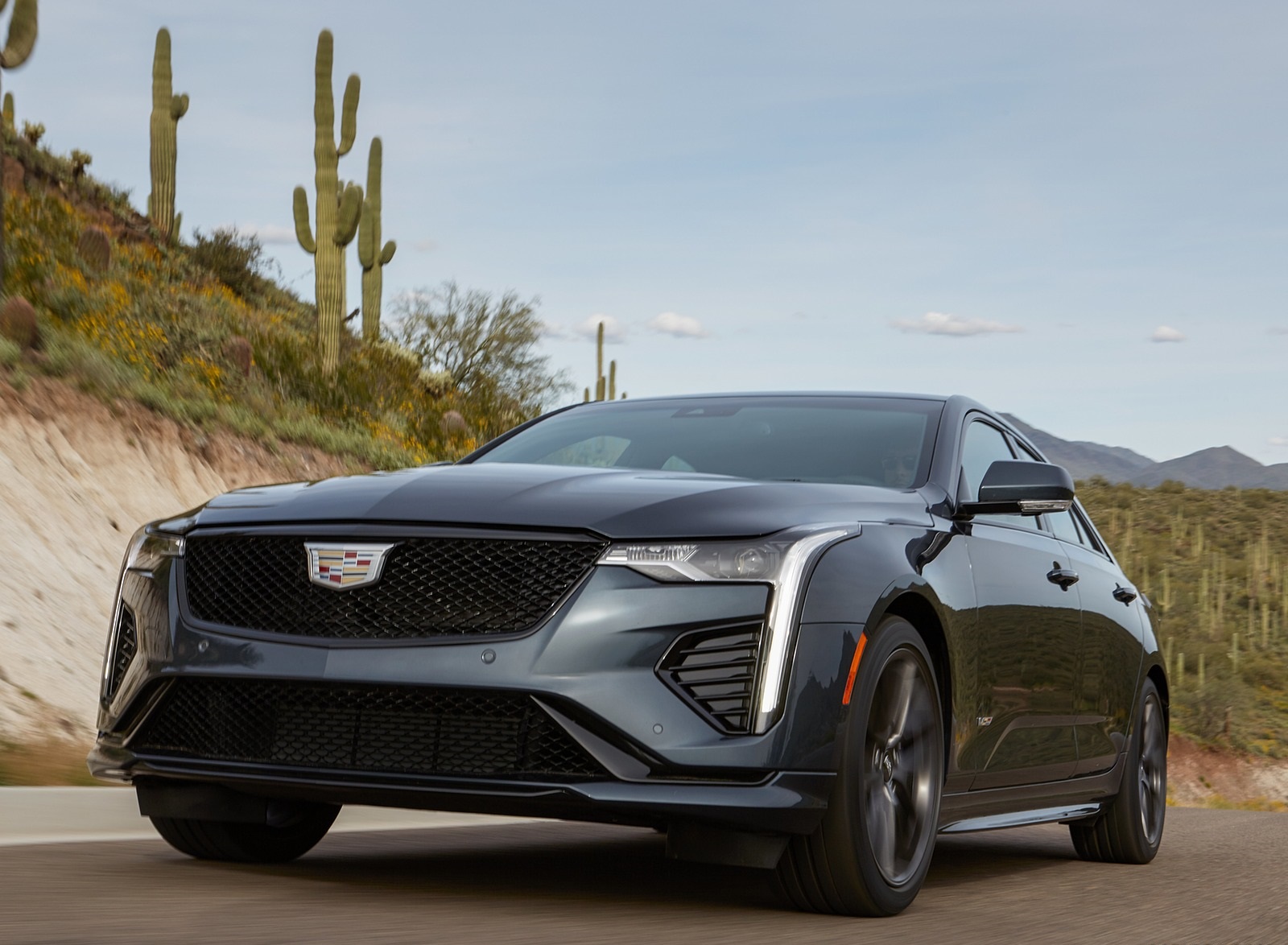 2020 Cadillac CT4-V Front Wallpapers (2)