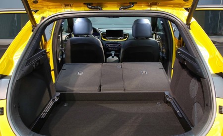 2020 Kia XCeed Trunk Wallpapers 450x275 (11)