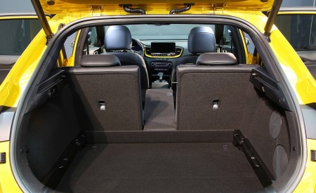 2020 Kia XCeed Trunk Wallpapers 450x275 (9)