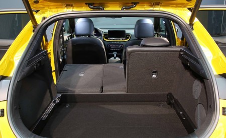 2020 Kia XCeed Trunk Wallpapers 450x275 (8)