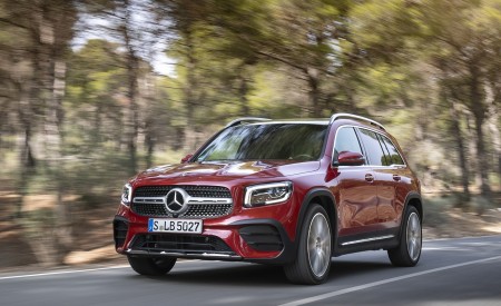 2020 Mercedes-Benz GLB 220 d 4 MATIC (Color: Designo Patagonia Red Metallic) Front Three-Quarter Wallpapers 450x275 (94)