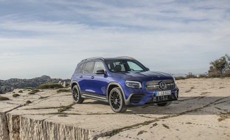 2020 Mercedes-Benz GLB 220 d 4MATIC (Color: Galaxy Blue Metallic) Front Three-Quarter Wallpapers 450x275 (6)
