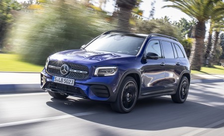 2020 Mercedes-Benz GLB 220 d 4MATIC (Color: Galaxy Blue Metallic) Front Three-Quarter Wallpapers 450x275 (2)