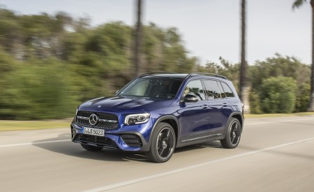 2020 Mercedes-Benz GLB 220 d 4MATIC (Color: Galaxy Blue Metallic) Front Three-Quarter Wallpapers 450x275 (3)