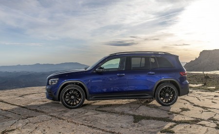 2020 Mercedes-Benz GLB 220 d 4MATIC (Color: Galaxy Blue Metallic) Side Wallpapers 450x275 (12)