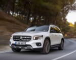 2020 Mercedes-Benz GLB 250 4MATIC (Color: Digital White Metallic) Front Three-Quarter Wallpapers 150x120