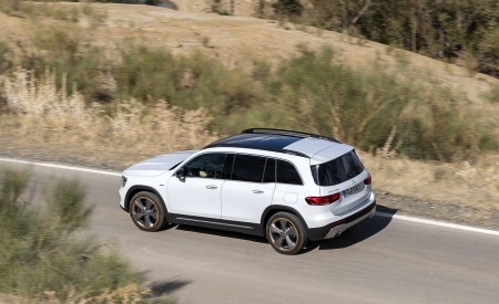 2020 Mercedes-Benz GLB 250 4MATIC (Color: Digital White Metallic) Rear Three-Quarter Wallpapers 450x275 (75)