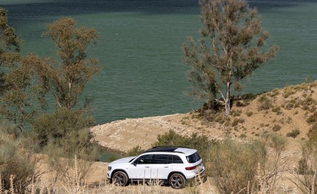 2020 Mercedes-Benz GLB 250 4MATIC (Color: Digital White Metallic) Rear Three-Quarter Wallpapers 450x275 (83)