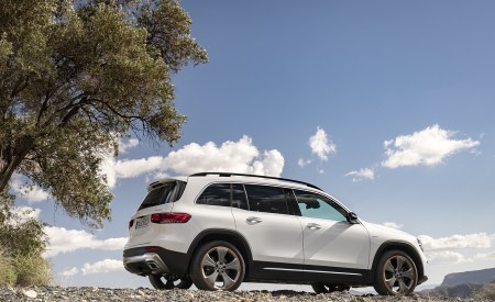 2020 Mercedes-Benz GLB 250 4MATIC (Color: Digital White Metallic) Rear Three-Quarter Wallpapers 450x275 (87)