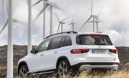 2020 Mercedes-Benz GLB 250 4MATIC (Color: Digital White Metallic) Rear Three-Quarter Wallpapers 450x275 (77)