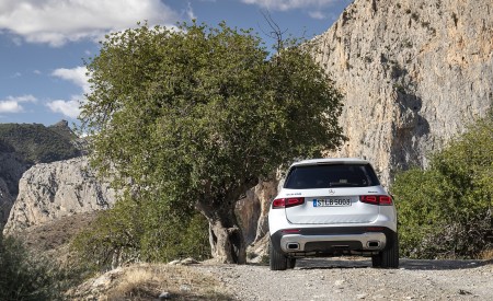 2020 Mercedes-Benz GLB 250 4MATIC (Color: Digital White Metallic) Rear Wallpapers 450x275 (89)