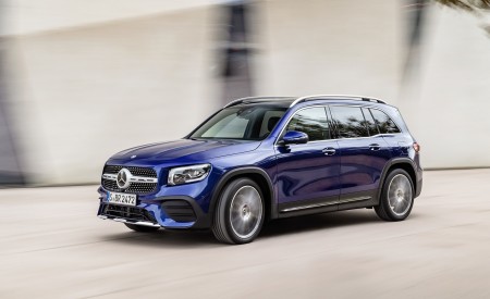 2020 Mercedes-Benz GLB 250 AMG Line (Color: Galaxy Blue) Front Three-Quarter Wallpapers 450x275 (22)