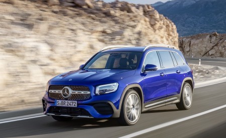 2020 Mercedes-Benz GLB 250 AMG Line (Color: Galaxy Blue) Front Three-Quarter Wallpapers 450x275 (24)