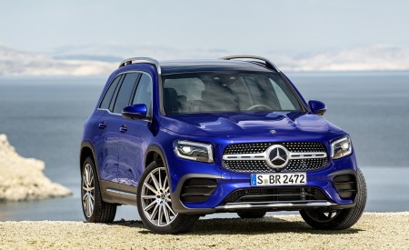 2020 Mercedes-Benz GLB 250 AMG Line (Color: Galaxy Blue) Front Three-Quarter Wallpapers 450x275 (38)