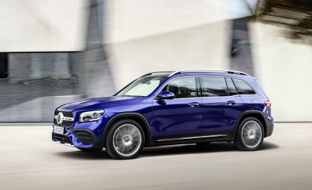 2020 Mercedes-Benz GLB 250 AMG Line (Color: Galaxy Blue) Front Three-Quarter Wallpapers 450x275 (26)