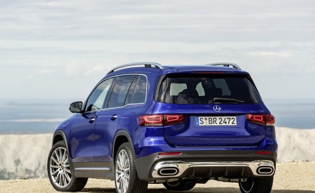 2020 Mercedes-Benz GLB 250 AMG Line (Color: Galaxy Blue) Rear Three-Quarter Wallpapers 450x275 (41)