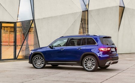 2020 Mercedes-Benz GLB 250 AMG Line (Color: Galaxy Blue) Rear Three-Quarter Wallpapers 450x275 (35)